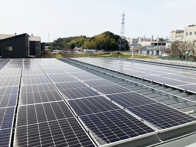 太陽光発電システム 1F 屋根部のソーラーパネル